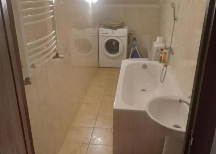 Doba - центр 1 кім, 4 міс мансард завжди тепла ! Apartman Munkács